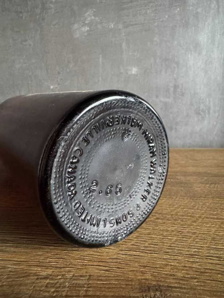 Hiram Walker Canadian Club Whisky 1965 года.