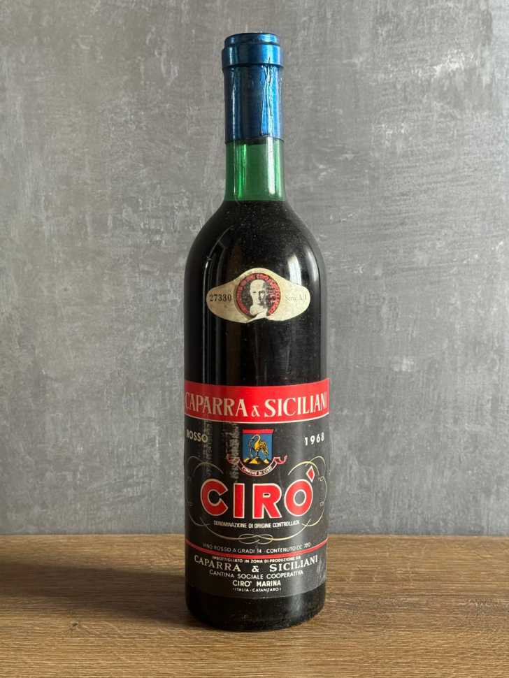 Вино Caparra & Siciliani Ciro’ 1968 года.