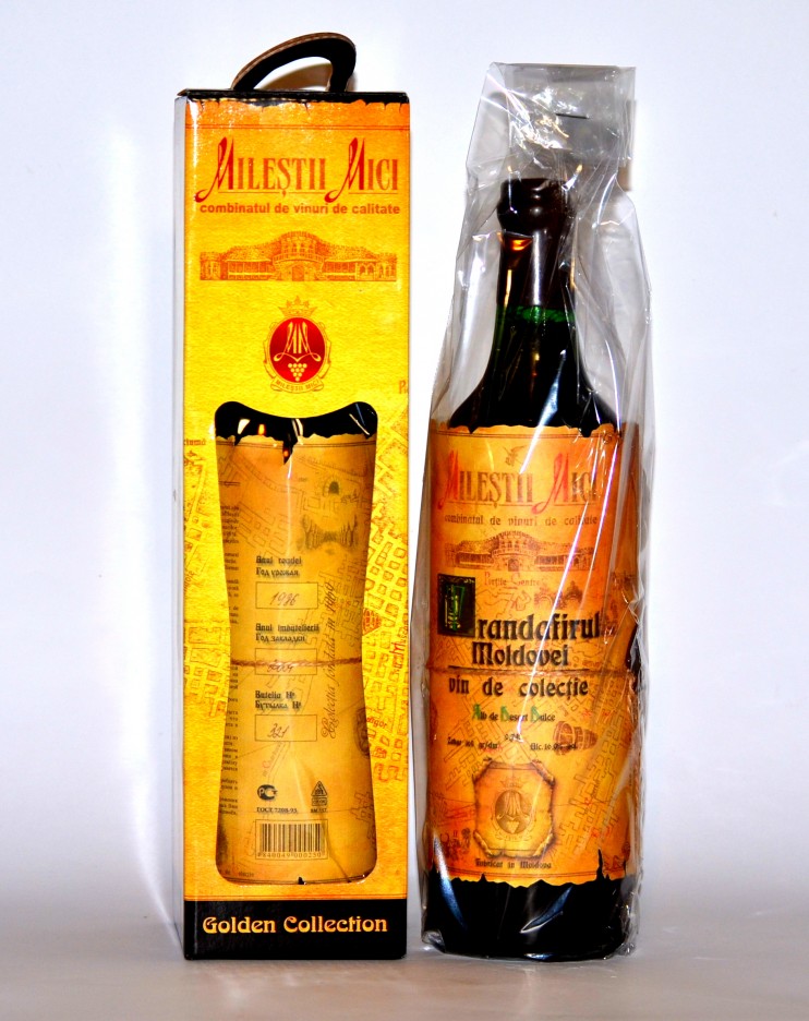 Вино «Трандафирул Молдовей» Милештий Мичь, 1986 года урожая.