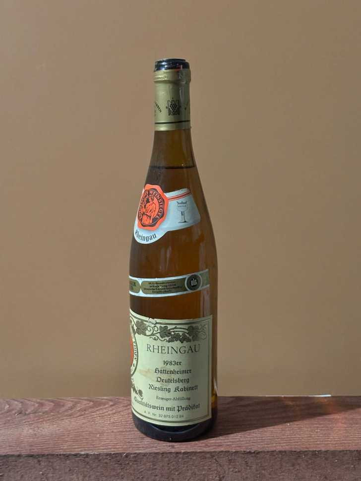Вино  Hattenheimer Deutelsberg Riesling Kabinett 1983 года. 0,7 л.