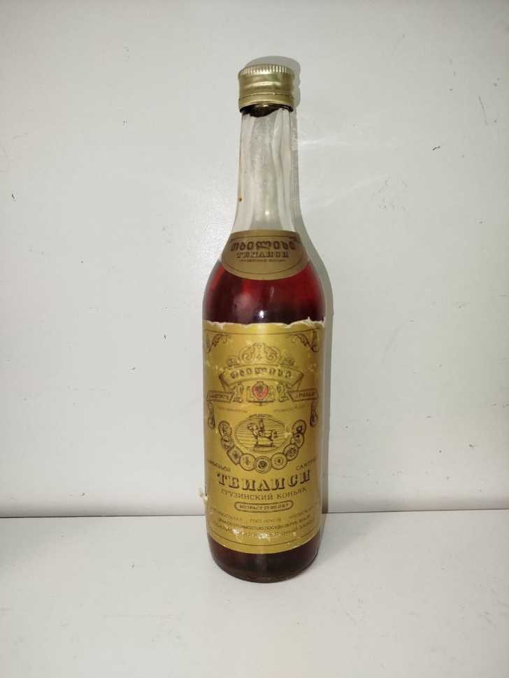 Грузинский "Тбилиси 15-20 лет" 80-е года. 0,5 л. СССР.