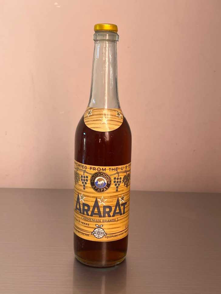 Армянский " Арарат 3 года" 80-е года. 0,5 л. Экспортный. СССР.