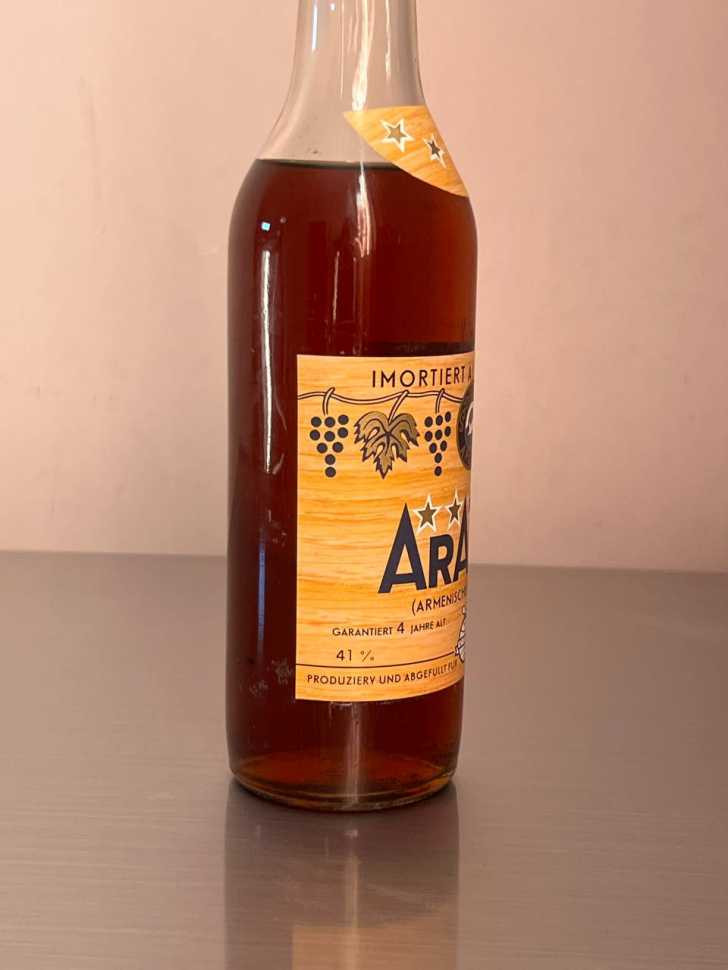 Армянский "Арарат 4 звезды" 1983 года. 0,5 л. СССР.  2