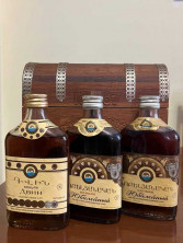 Армянский набор из 3 коньяков. Сундук. 3 по 0,25 л. 80-е .СССР.